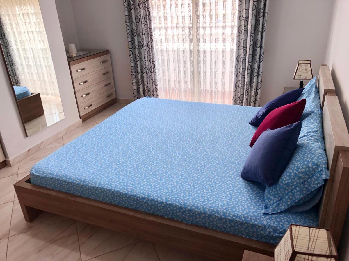 Отель Queen Isabella Premium Влёра Экстерьер фото