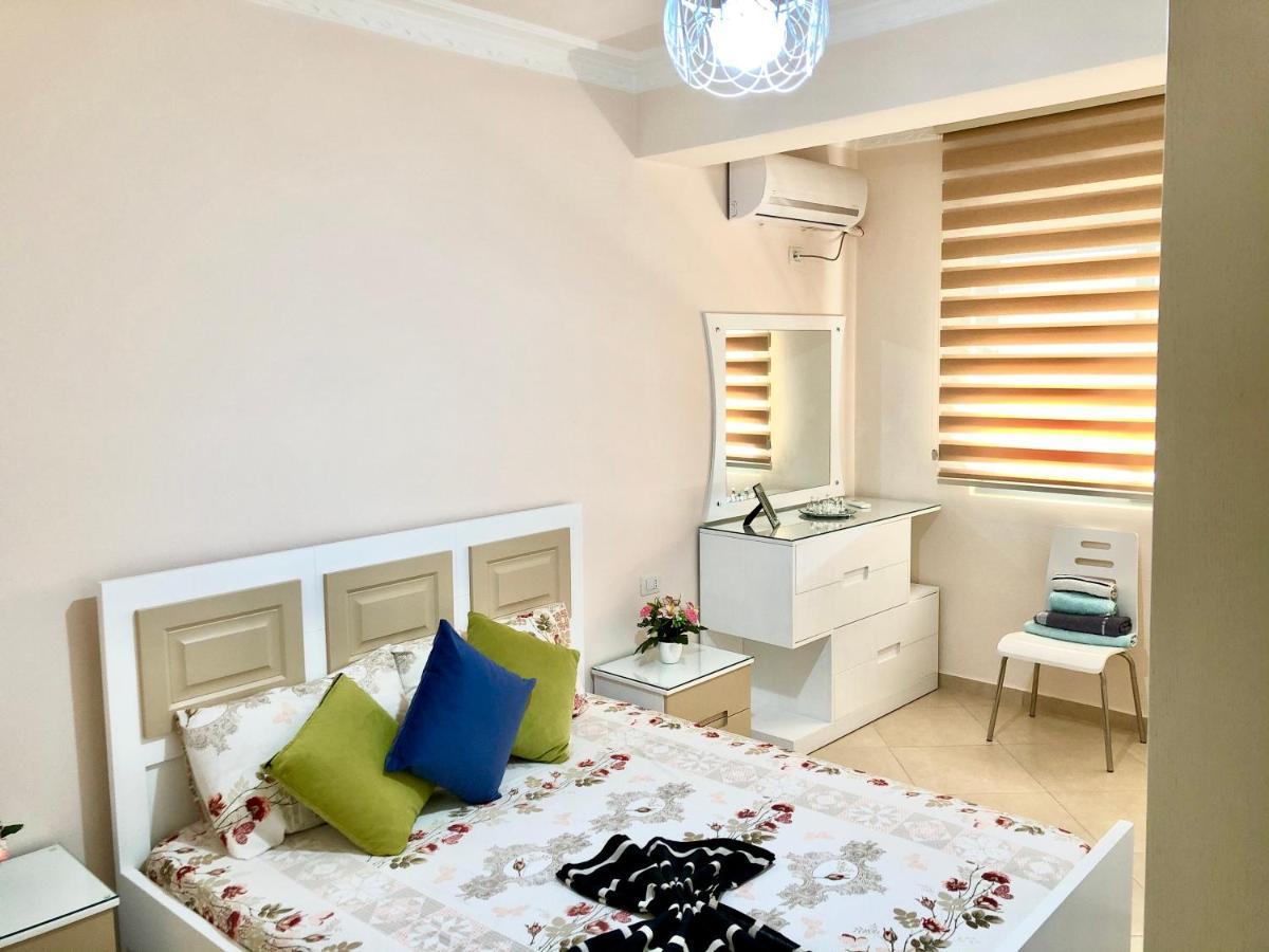 Отель Queen Isabella Premium Влёра Экстерьер фото